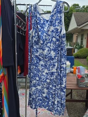 Blue and White Floral Sleeveless Women’s Dress